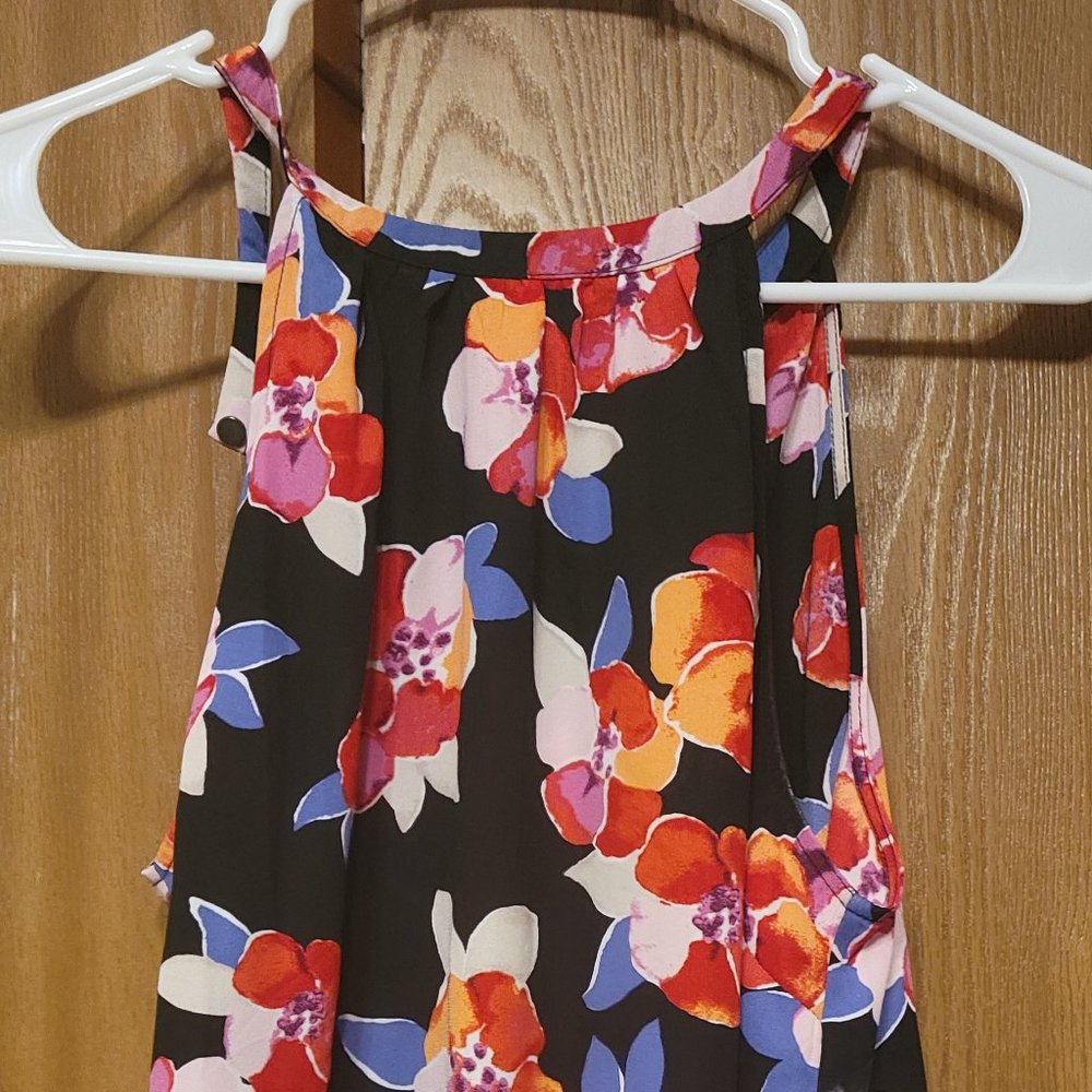 Maurices Sleeveless Hawaii type flower top